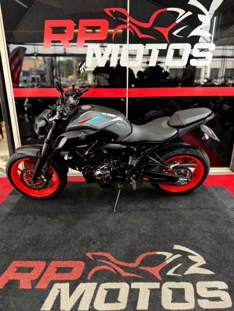 YAMAHA MT-07 700 ABS, Foto 4