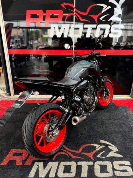 YAMAHA MT-07 700 ABS, Foto 10