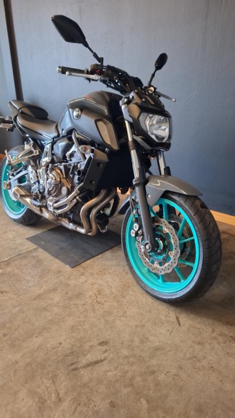 YAMAHA MT-07 700 ABS, Foto 2