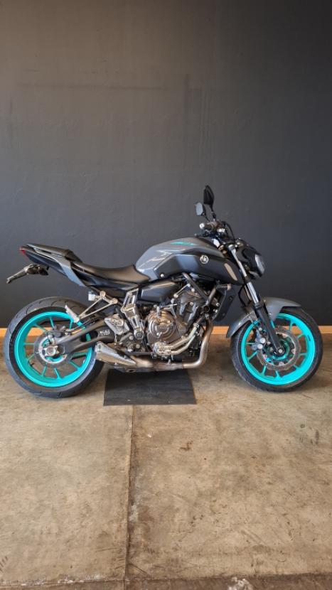 YAMAHA MT-07 700 ABS, Foto 3