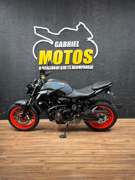 YAMAHA MT-07 700 ABS, Foto 2