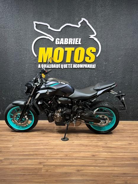 YAMAHA MT-07 700 ABS, Foto 2
