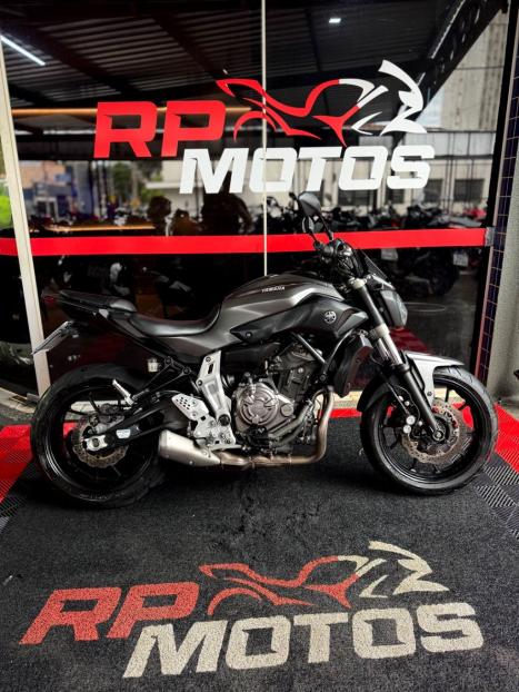 YAMAHA MT-07 700 ABS, Foto 1