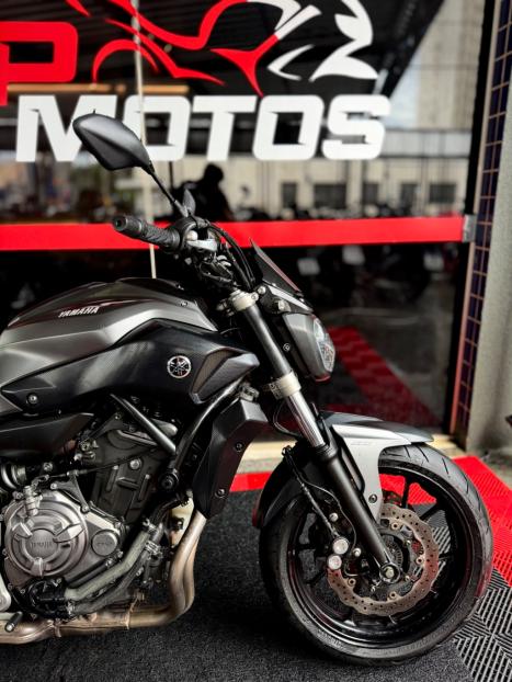 YAMAHA MT-07 700 ABS, Foto 3