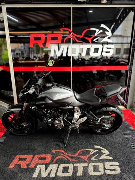 YAMAHA MT-07 700 ABS, Foto 4