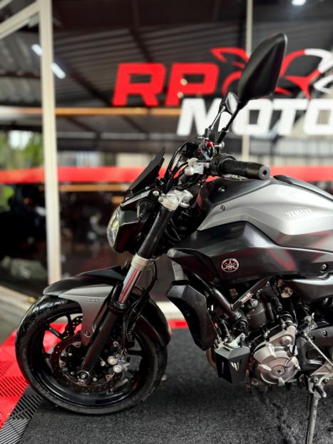 YAMAHA MT-07 700 ABS, Foto 5