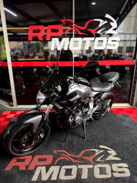 YAMAHA MT-07 700 ABS, Foto 8