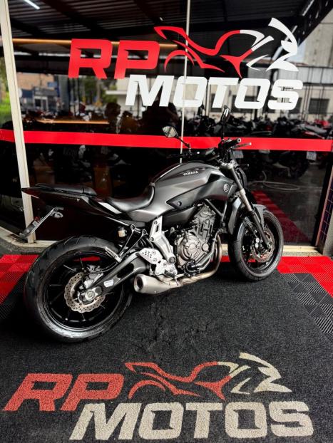 YAMAHA MT-07 700 ABS, Foto 10