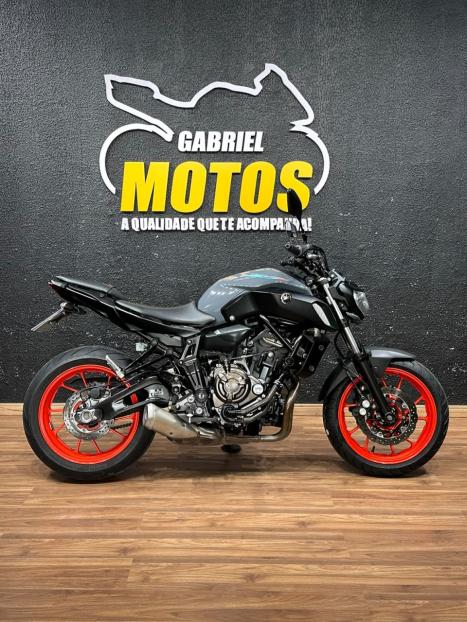 YAMAHA MT-07 700 ABS, Foto 1