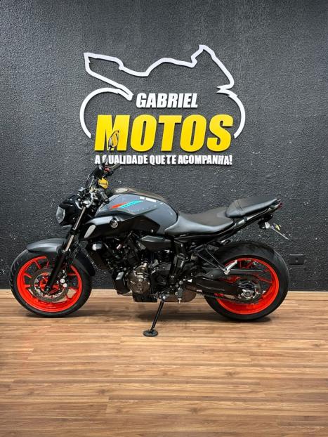 YAMAHA MT-07 700 ABS, Foto 2