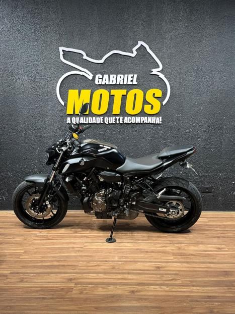 YAMAHA MT-07 700 ABS, Foto 2