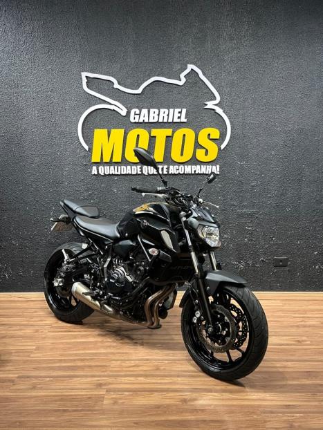 YAMAHA MT-07 700 ABS, Foto 3
