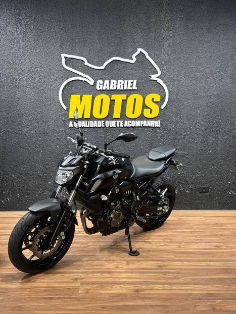 YAMAHA MT-07 700 ABS, Foto 4