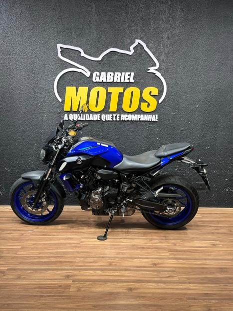 YAMAHA MT-07 700 ABS, Foto 2