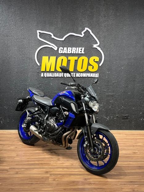 YAMAHA MT-07 700 ABS, Foto 3