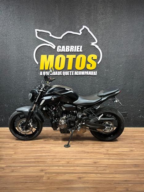 YAMAHA MT-07 700 ABS, Foto 2