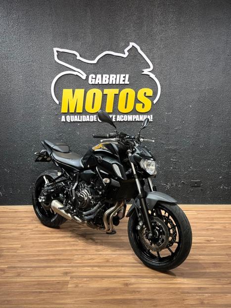 YAMAHA MT-07 700 ABS, Foto 3