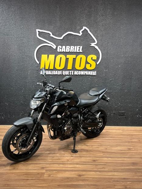 YAMAHA MT-07 700 ABS, Foto 4