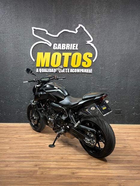 YAMAHA MT-07 700 ABS, Foto 6
