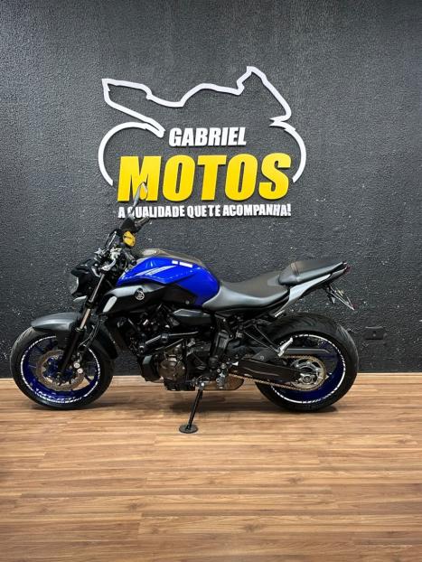 YAMAHA MT-07 700 ABS, Foto 2