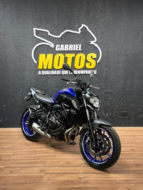 YAMAHA MT-07 700 ABS, Foto 3