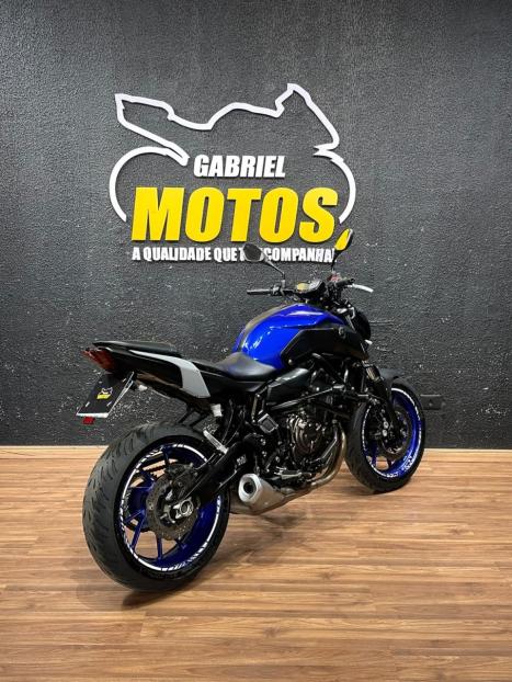 YAMAHA MT-07 700 ABS, Foto 5