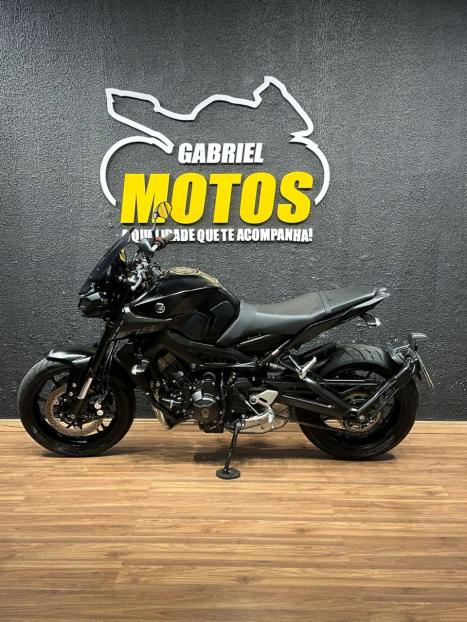 YAMAHA MT-09 850 ABS, Foto 2
