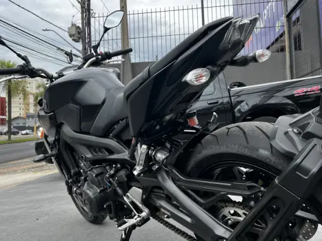 YAMAHA MT-09 850 ABS, Foto 2