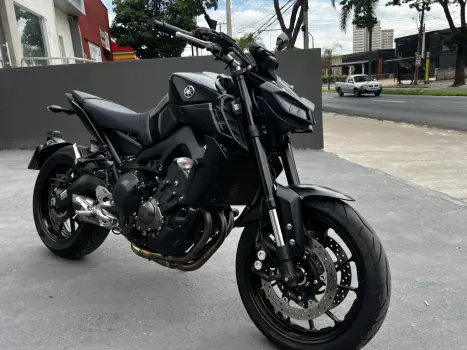 YAMAHA MT-09 850 ABS, Foto 3