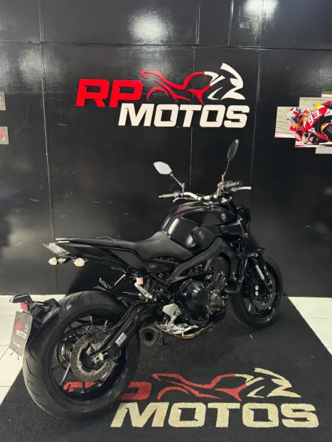 YAMAHA MT-09 850 ABS, Foto 6