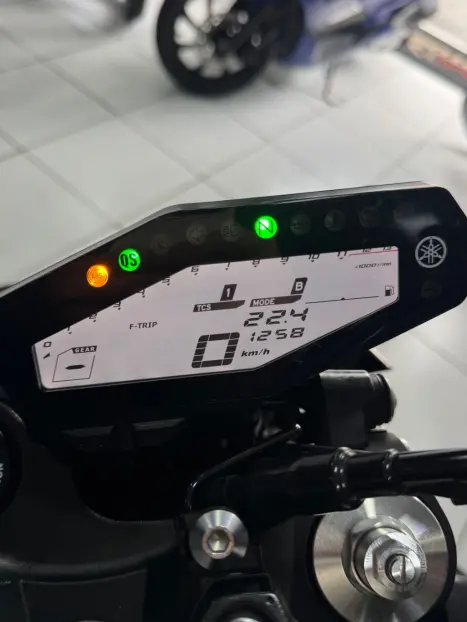 YAMAHA MT-09 850 ABS, Foto 8