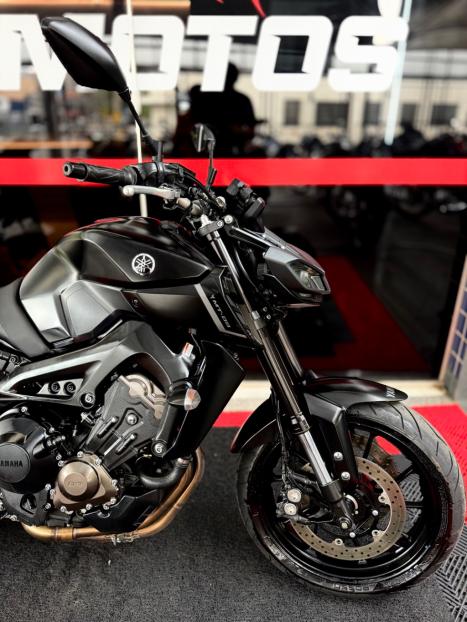 YAMAHA MT-09 850 ABS, Foto 3