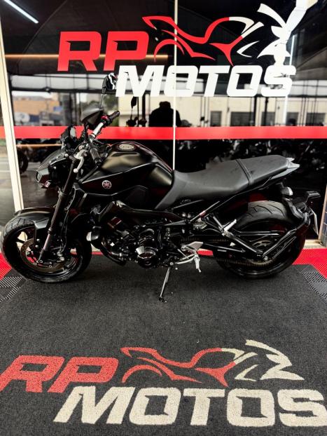 YAMAHA MT-09 850 ABS, Foto 4