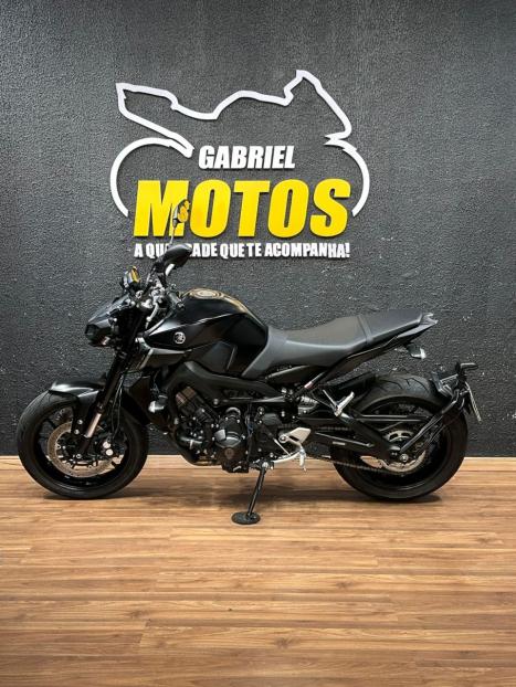 YAMAHA MT-09 850 ABS, Foto 2