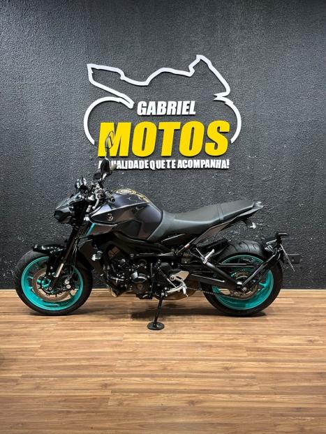 YAMAHA MT-09 850 ABS, Foto 2