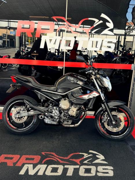 YAMAHA XJ6 600 F, Foto 1