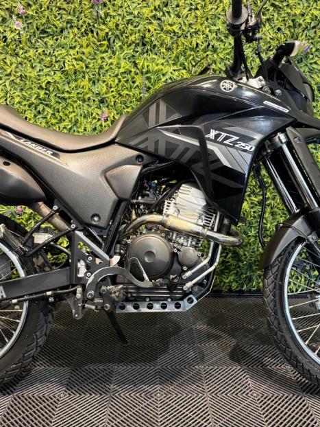 YAMAHA XTZ 250 LANDER, Foto 4