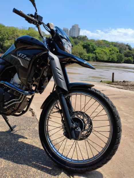 YAMAHA XTZ 250 X LANDER, Foto 3