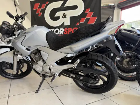 YAMAHA YS Fazer 250 , Foto 6