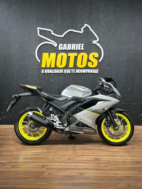 YAMAHA YZF R15 150 ABS, Foto 1