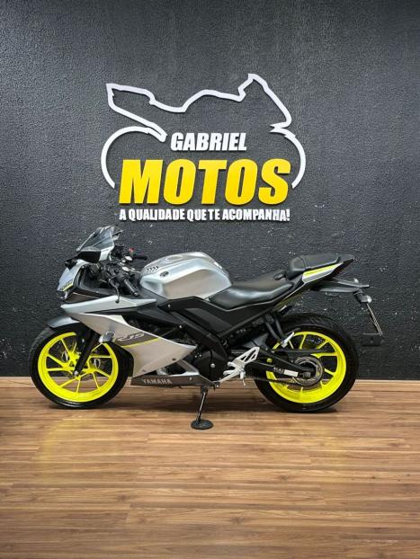 YAMAHA YZF R15 150 ABS, Foto 2