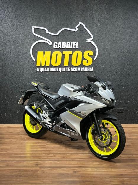 YAMAHA YZF R15 150 ABS, Foto 3
