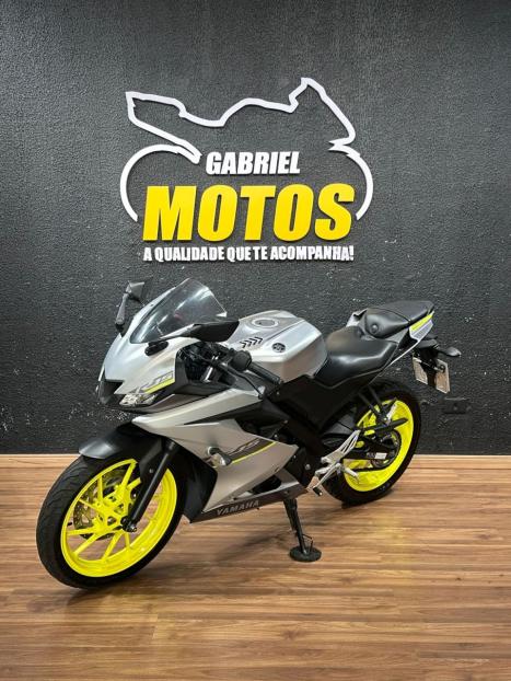 YAMAHA YZF R15 150 ABS, Foto 4