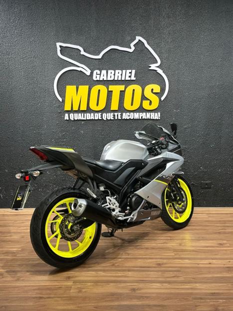 YAMAHA YZF R15 150 ABS, Foto 6