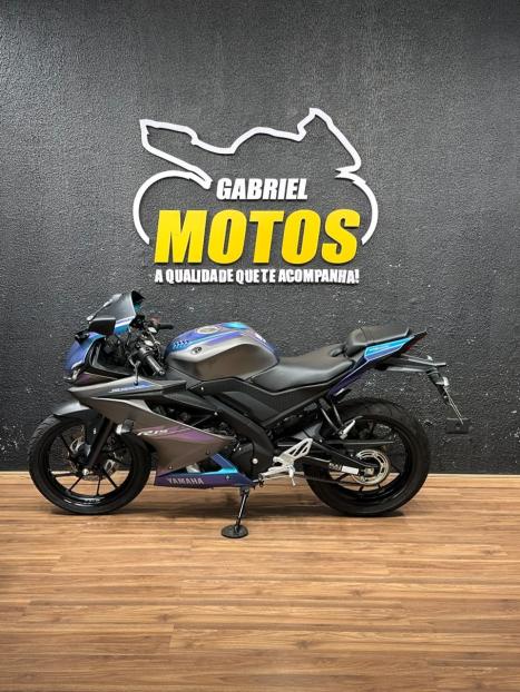 YAMAHA YZF R15 150 ABS, Foto 2