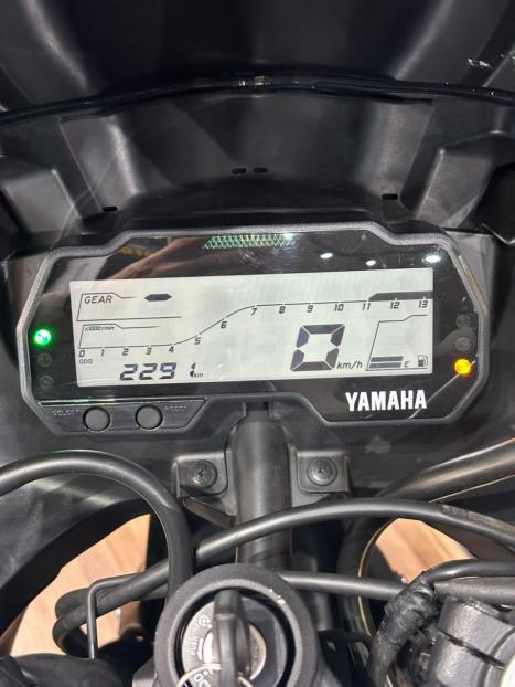 YAMAHA YZF R15 150 ABS, Foto 7