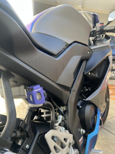 YAMAHA YZF R15 150 ABS, Foto 2