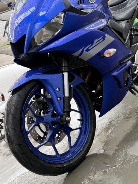 YAMAHA YZF R3 320 ABS, Foto 2
