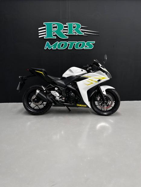 YAMAHA YZF R3 320 ABS, Foto 1