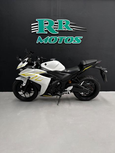 YAMAHA YZF R3 320 ABS, Foto 2